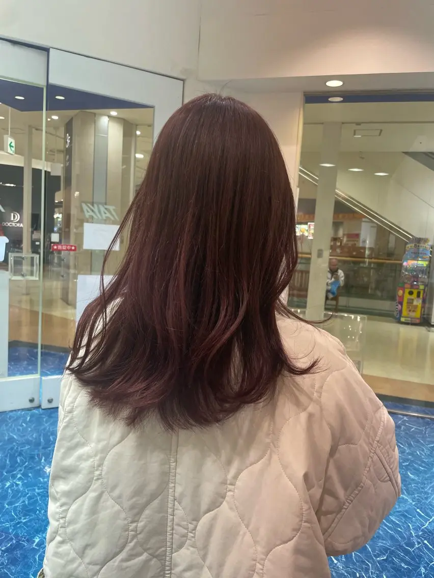 カラー 井上 彩加のヘアスタイル