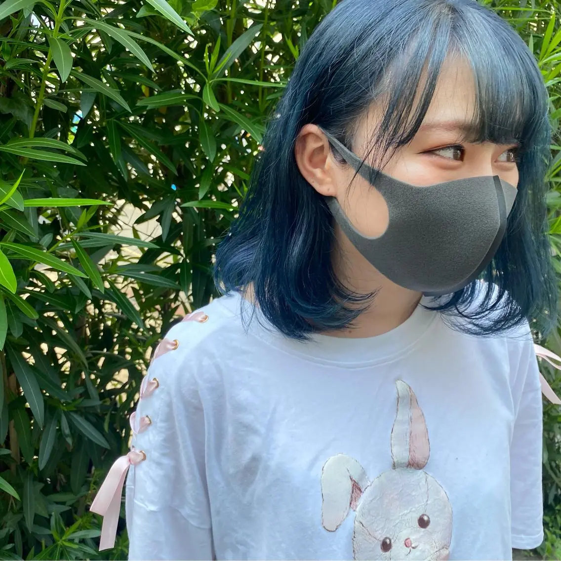 ミディアム カラー ブルーカラー エクステ ハイトーン 💭黒崎ハルカのヘアスタイル
