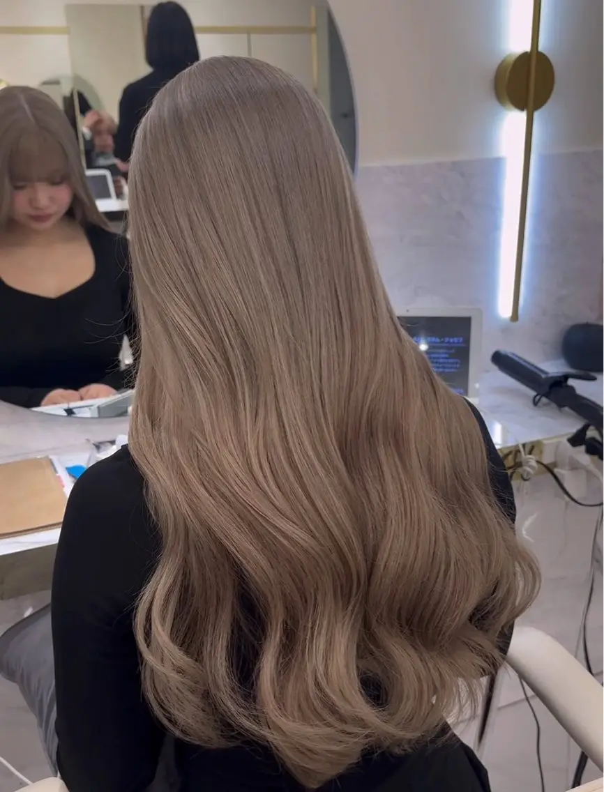 ロング カラー ベージュカラー ブリーチ ハイトーンカラー ミルクティーベージュ ヘアカラー 髪質改善🫧 カラー特化/Hinaのヘアスタイル