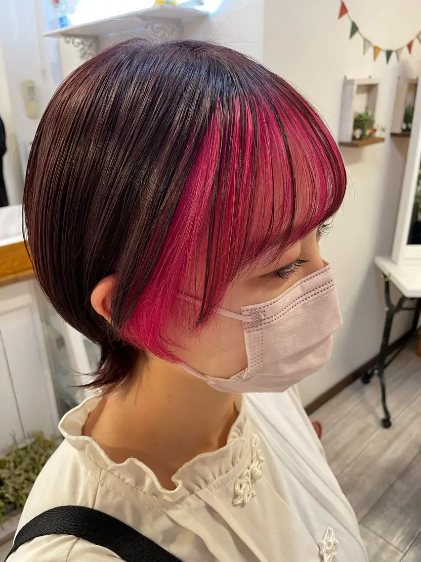 ショート カラー インナーカラー 推し ブリーチ 髪質改善のヘアスタイル