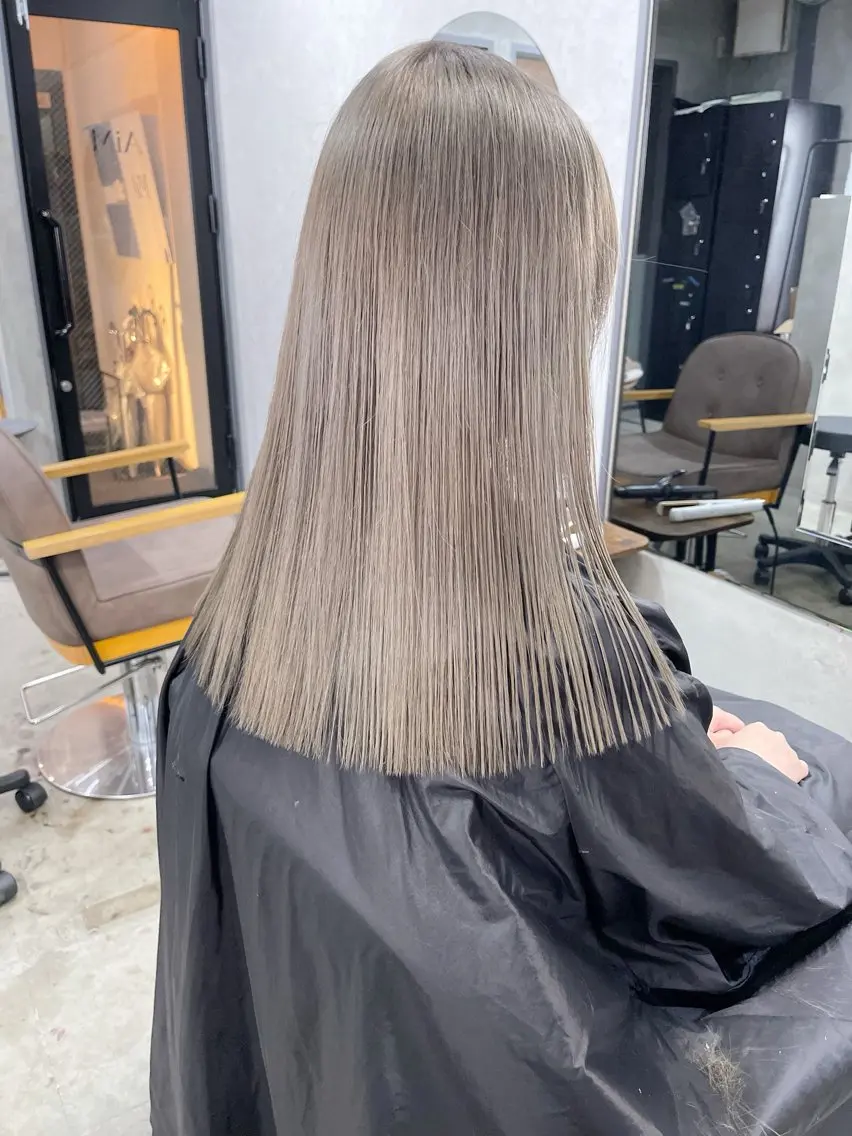 ミディアム カラー ベージュカラー グレージュ ミルクティーベージュ ミルクティーグレージュ ヘアカラー トリートメント AiM 大名　似合わせカットのヘアスタイル
