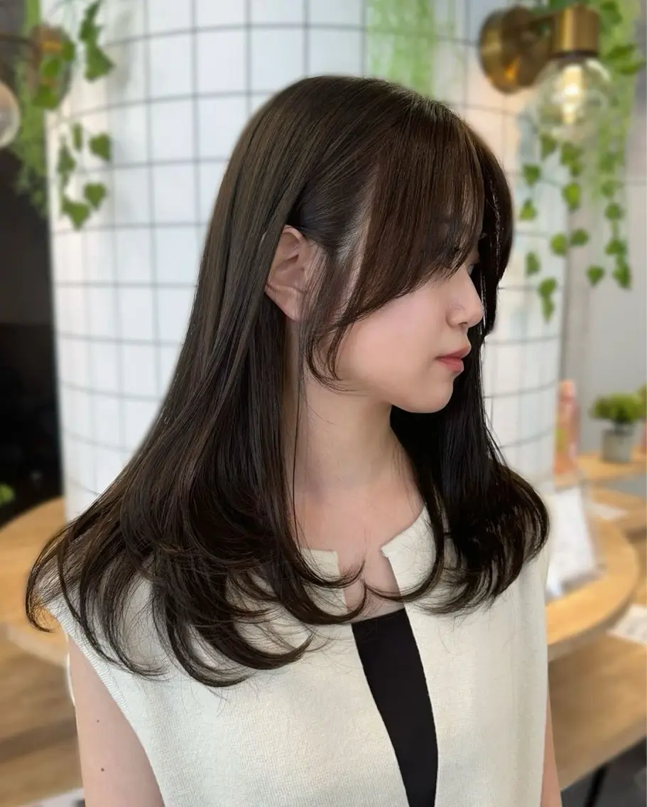 前髪+おくれ毛カットの写真