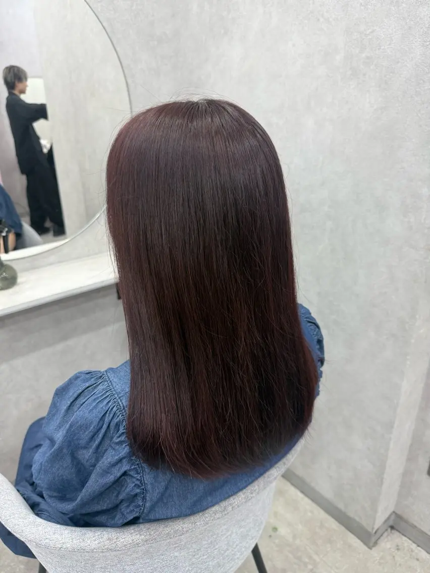 カラー 関 愛菜のヘアスタイル