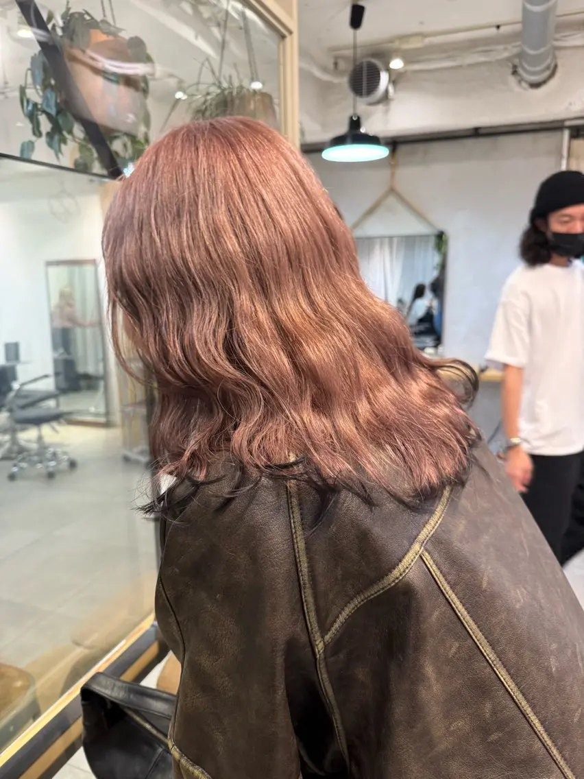 セミロング カラー ミルクティー× グレージュMOMOのヘアスタイル
