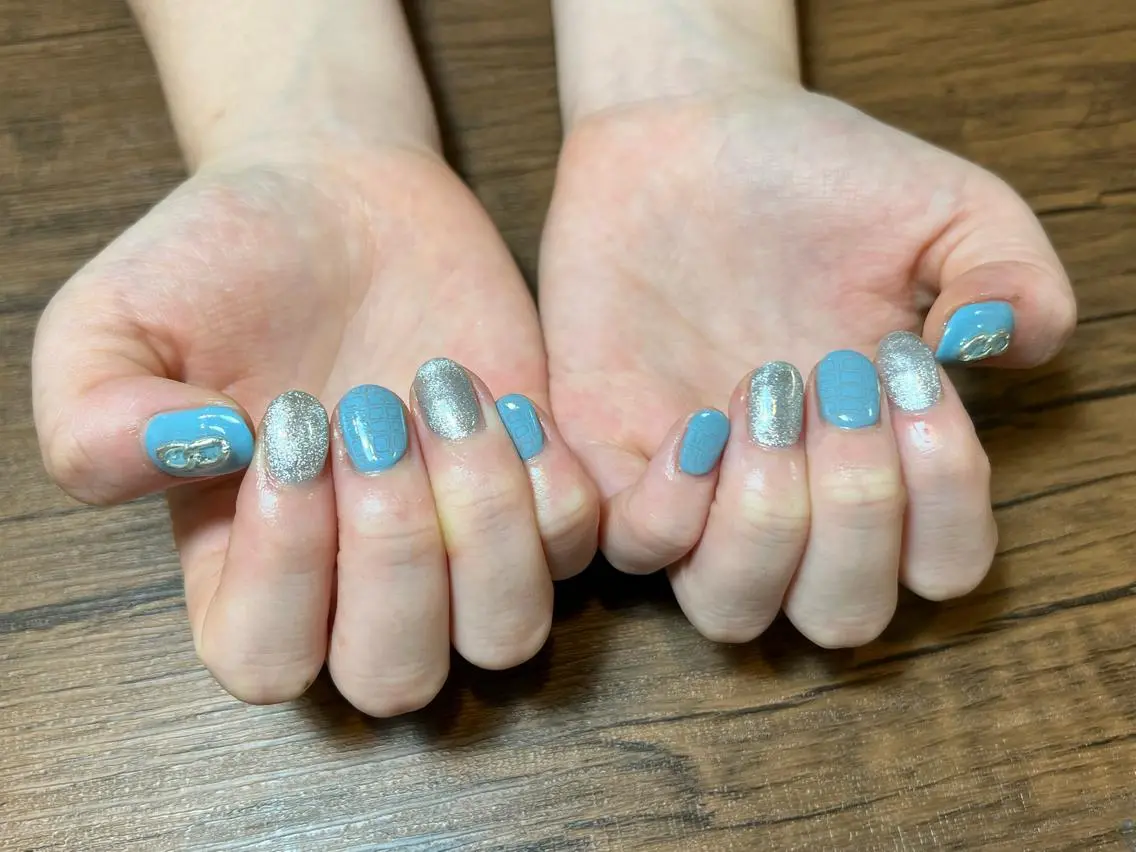 ネイル マグネットネイル HENRIETTA NAILSALONのネイルデザイン