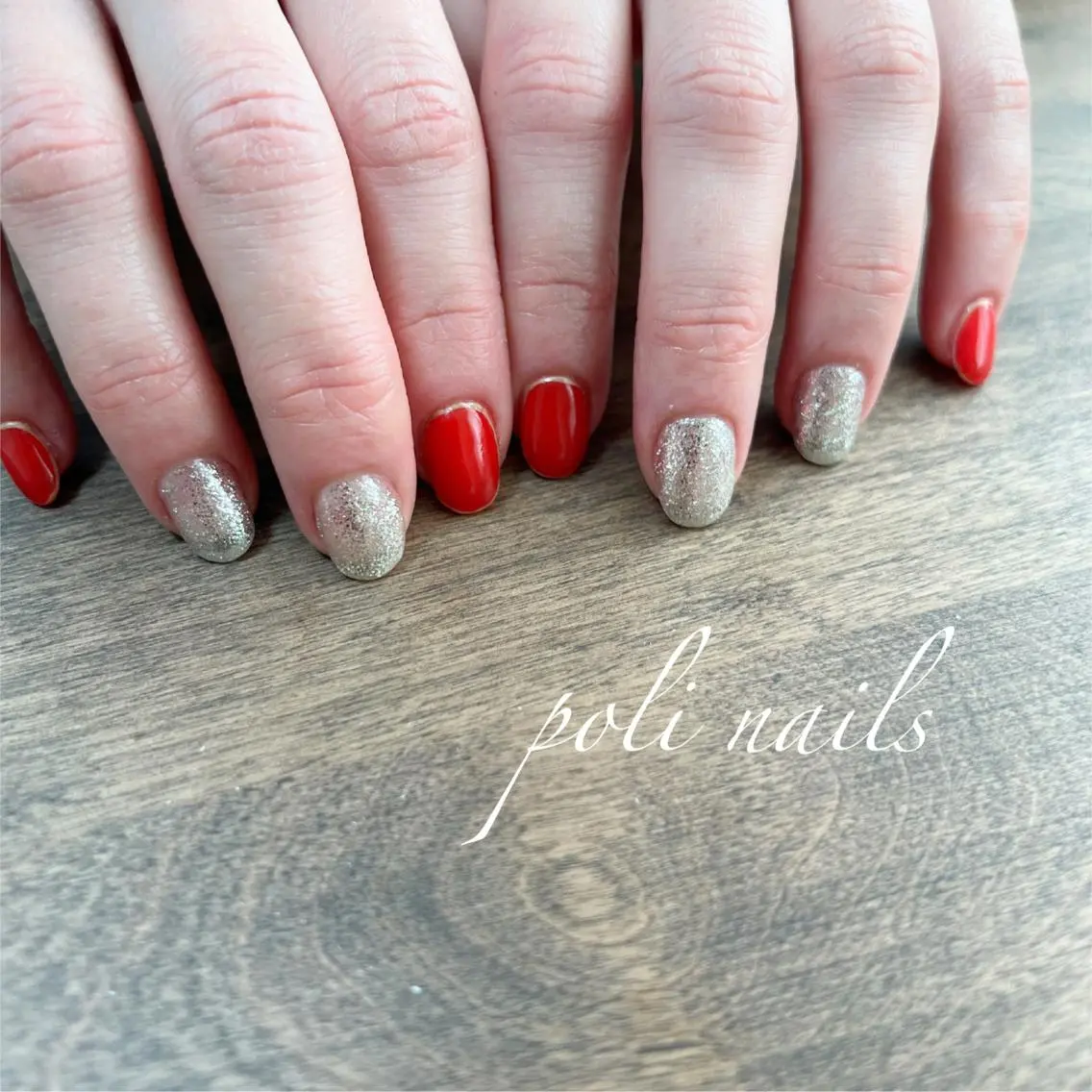 ネイル ゴールド 赤色 poli nailsのネイルデザイン