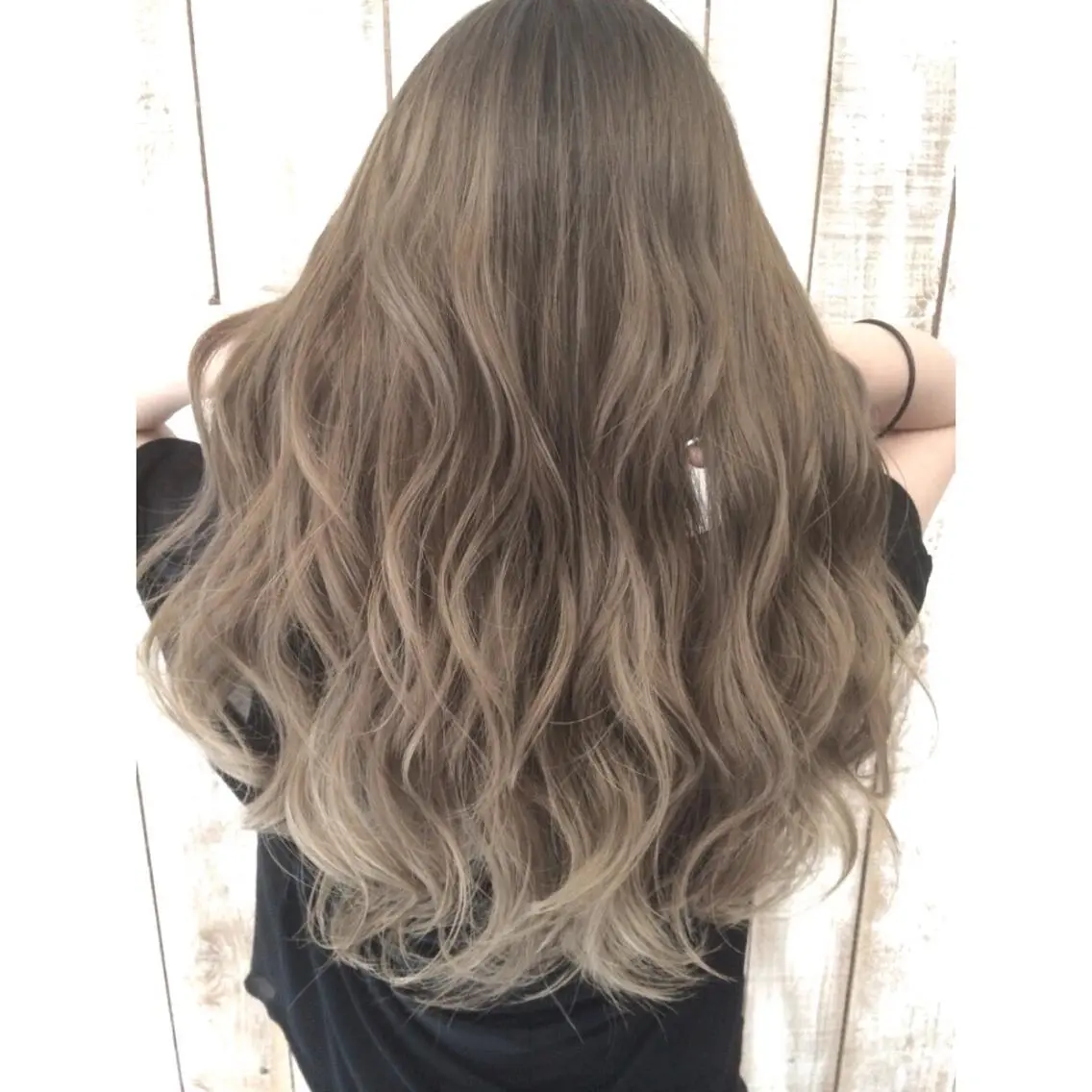 ロング カラー バレイヤージュ ベージュカラー レイヤーカット 井上 一平のヘアスタイル