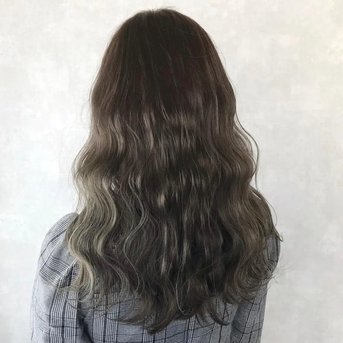 ロング カラー アッシュ アッシュグレー アッシュグレージュ ブリーチ グレージュ K-POP好き美容師 🇰🇷Kai.Yのヘアスタイル