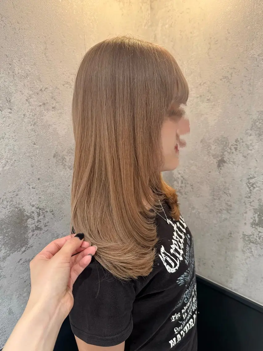 ミディアム カラー ベージュカラー ブリーチ ブロンド ブロンドベージュ ホワイトベージュ ヘアカラー 縮毛矯正/エクステ /艶カラー/ヘアメのヘアスタイル