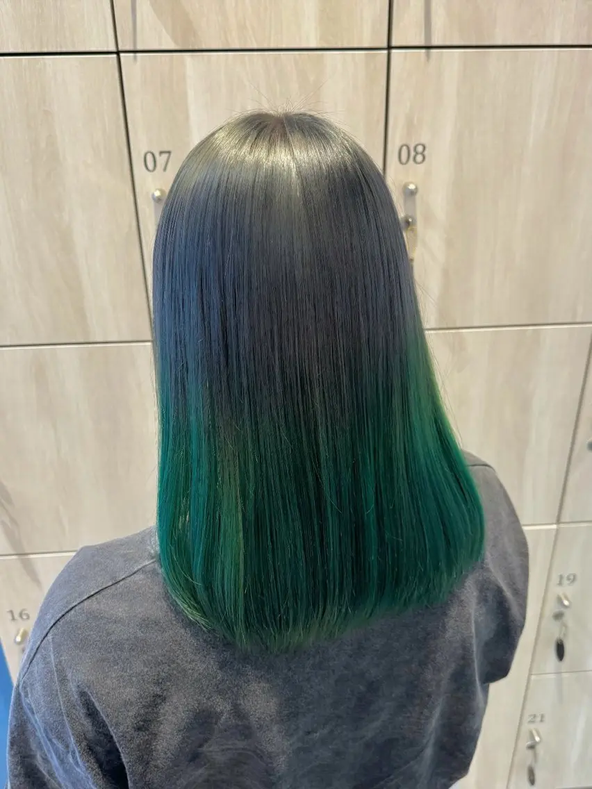 カラー デザインカラー 伊藤 深月のヘアスタイル
