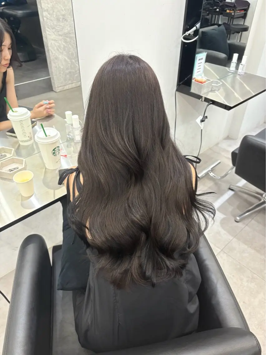 ロング カラー 透明感カラー グレージュ ヘアカラー トリートメント Core　山下 このはのヘアスタイル