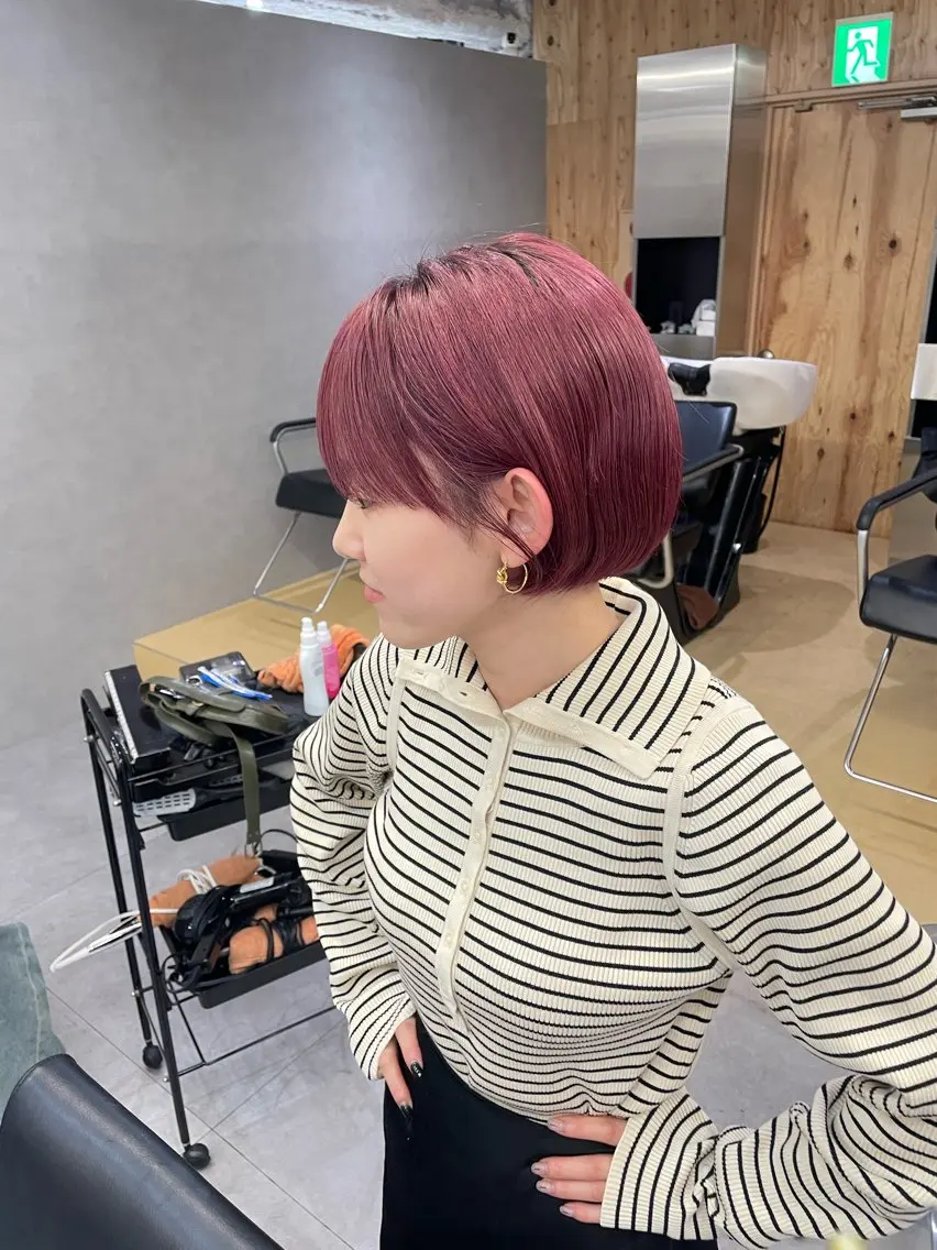ミディアム カラー ピンクカラー レッドカラー yui/ layer cutのヘアスタイル