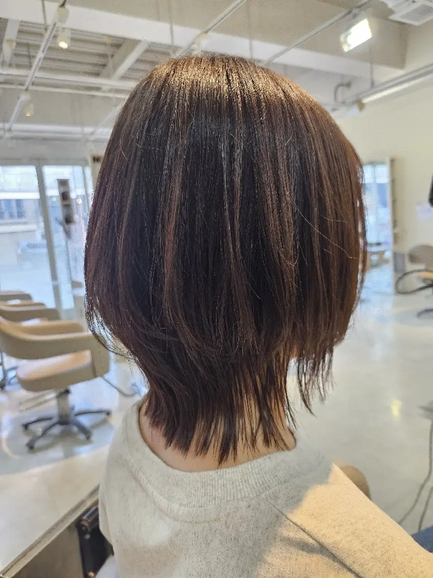 ミディアム ボブ 顔周りカット レイヤーカット カット 岡田 奈々のヘアスタイル
