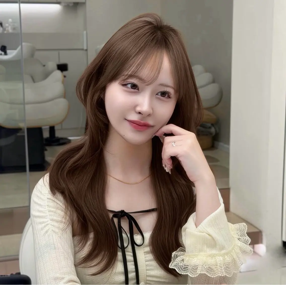 ロング カラー ベージュカラー 透明感カラー ヘーゼル 韓国風ヘア ヘアカラー トリートメント 𝐜𝐨𝐚 𝐦𝐨𝐦𝐨𝐞のヘアスタイル