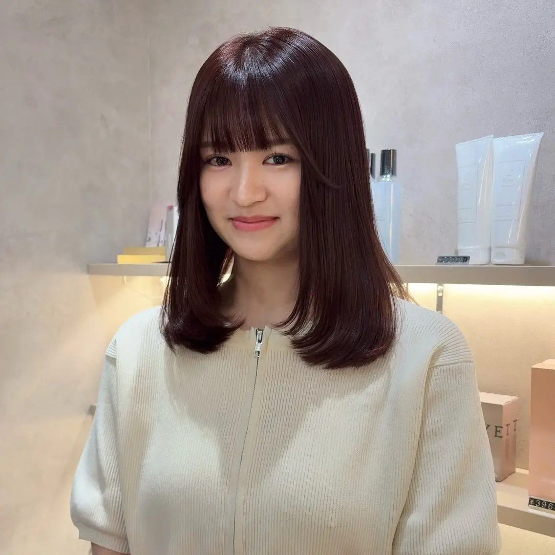 セミロング ナガヨ ユウカのヘアスタイル