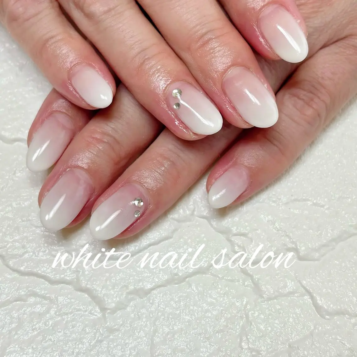 ネイル シンプルネイル ホワイト white nail salonのネイルデザイン