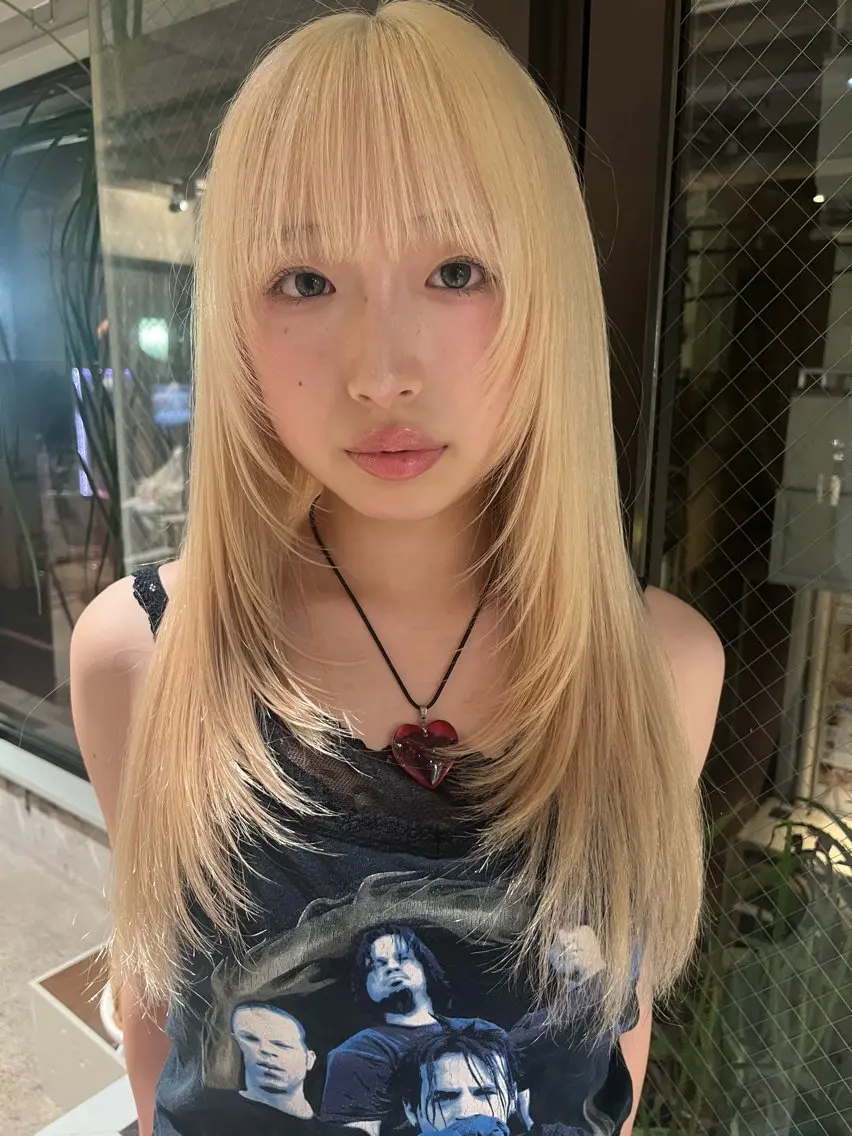 ロング 愛瑠奈 erunaのヘアスタイル