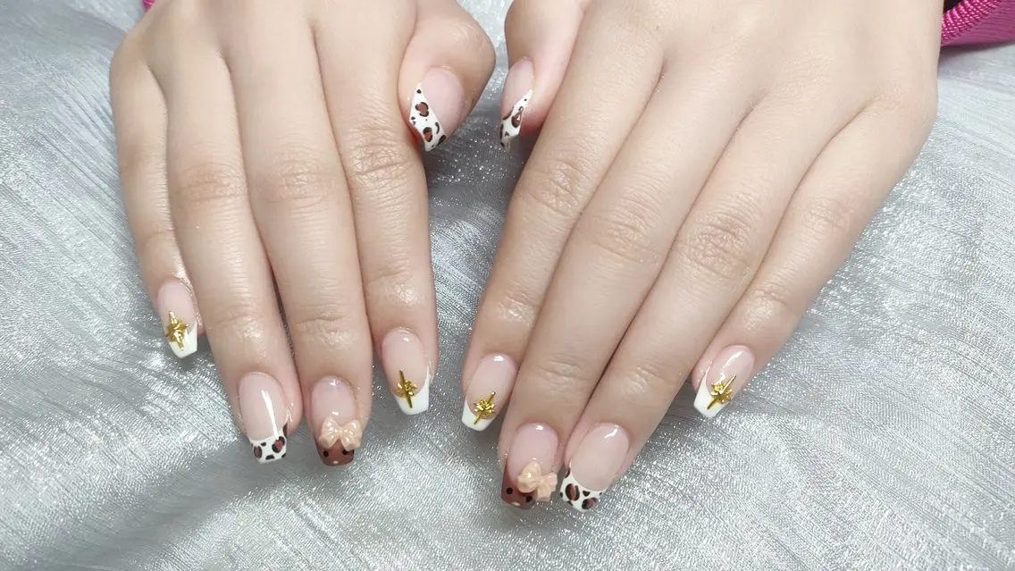 ネイル ハンドネイル &ME ネイルサロンのネイルデザイン