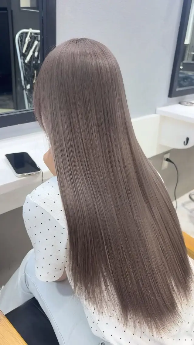 カラー ハイトーン GiseL AIRIのヘアスタイル