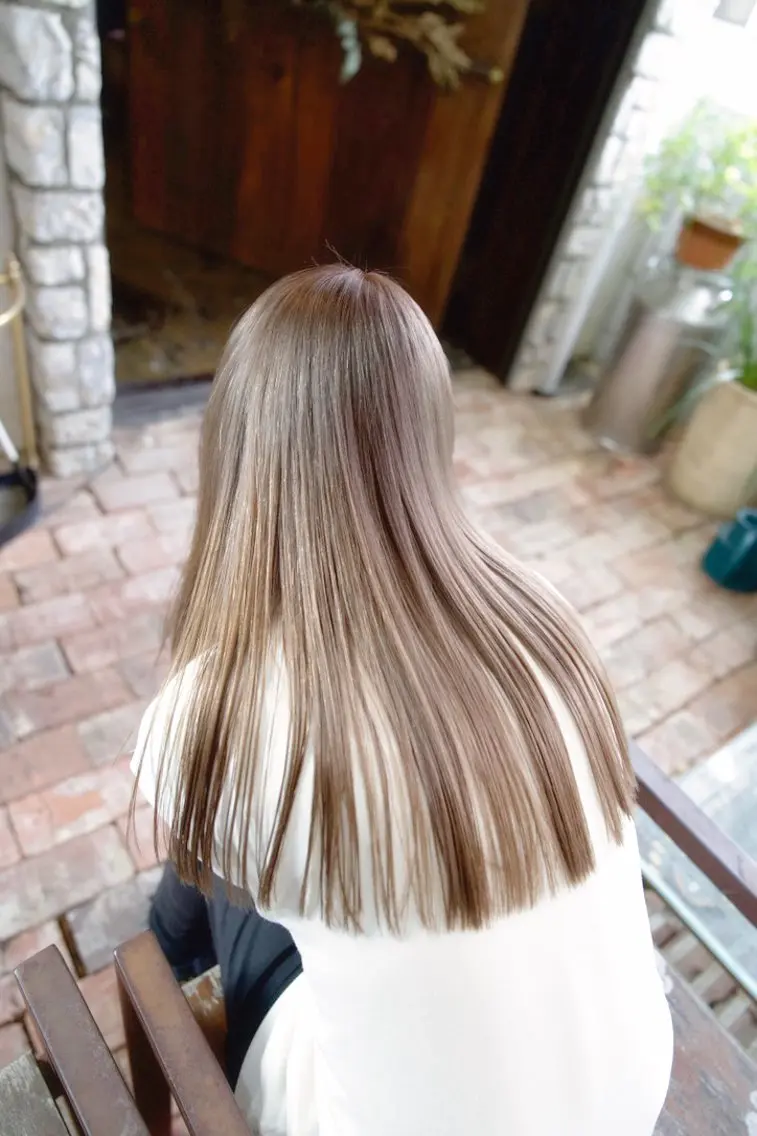 ロング カラー ベージュカラー ブリーチ ブラウンカラー カット ヘアカラー トリートメント 安藤悠里/ハイトーン /デザインカラーのヘアスタイル