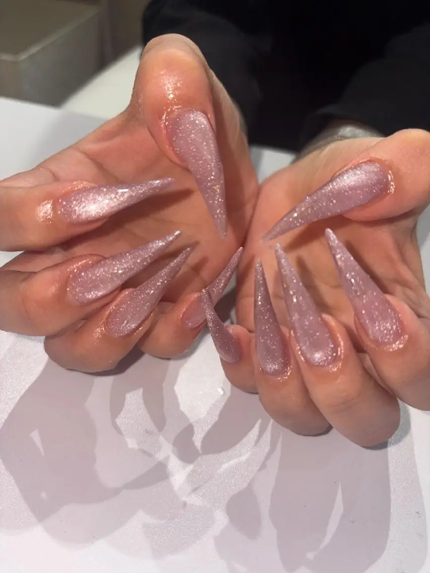 ロング ハンドネイル GENIQUE 恵比寿店のネイルデザイン