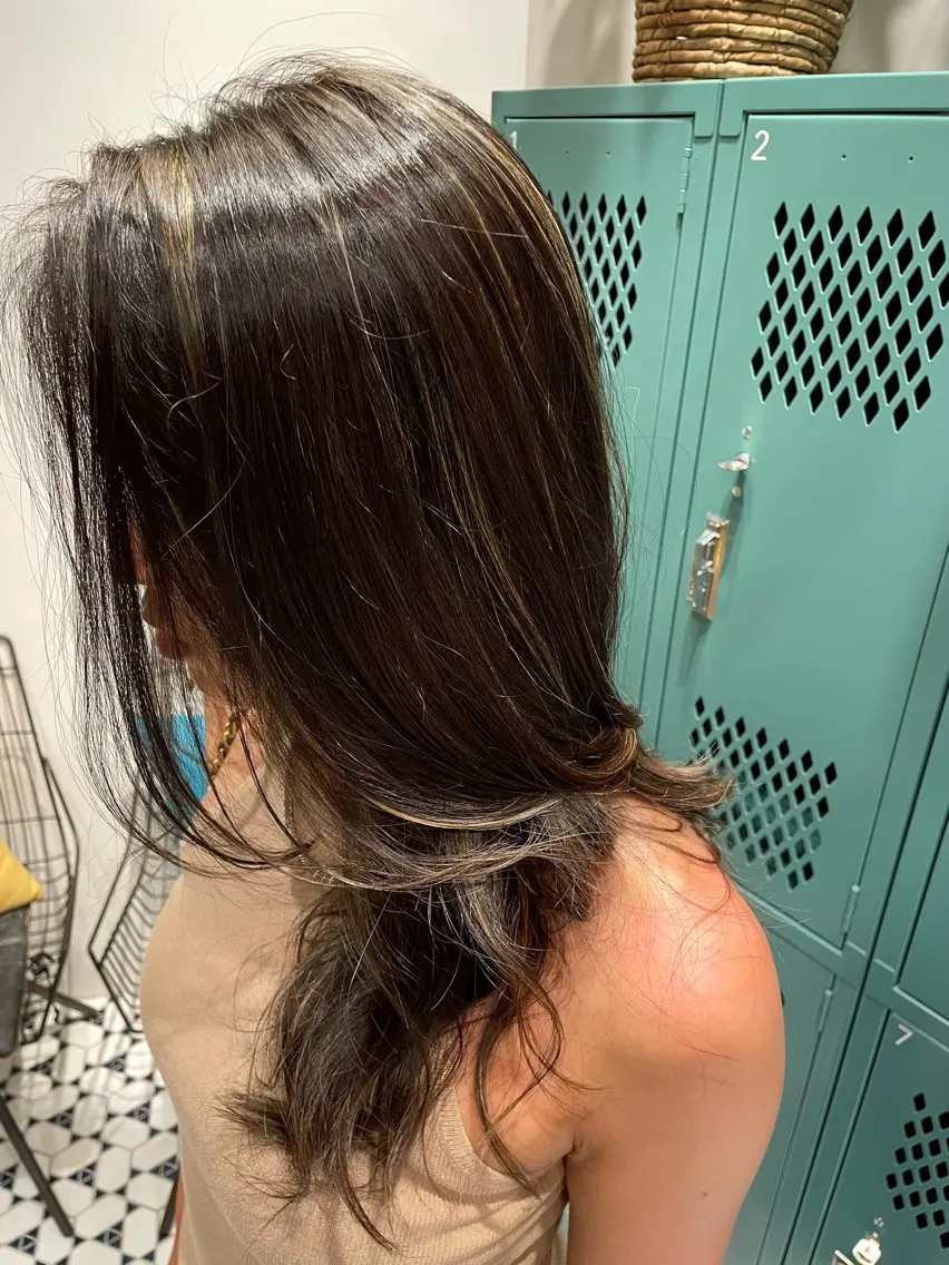 ロング ハイライト ヘアカラー あきば まゆのヘアスタイル
