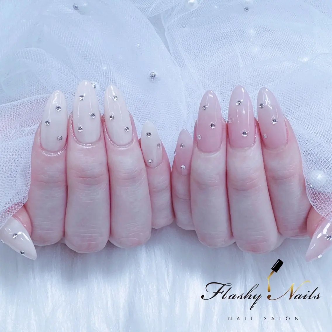 ネイル 長さ出し ワンカラーネイル ストーンネイル Flashy Nailsのマツエク・マツパデザイン