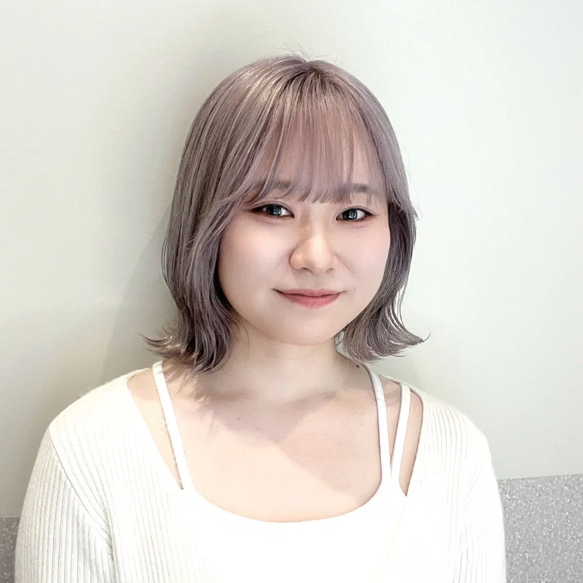 ミディアム カラー ヘアカラー 🩵ブリーチカラー MIORI🩵のヘアスタイル