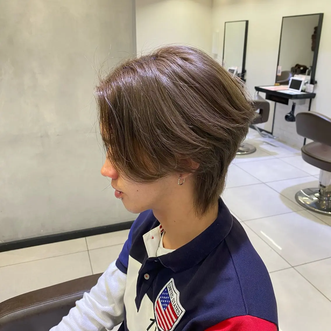ショート カラー メンズ グレージュ ミルクティーグレージュ カット 野老 海音のヘアスタイル