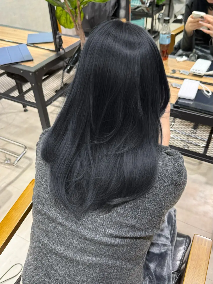 ロング カラー 黒髪 ブルーカラー ブルーブラック ヘアカラー 韓国ヘア りんのヘアスタイル