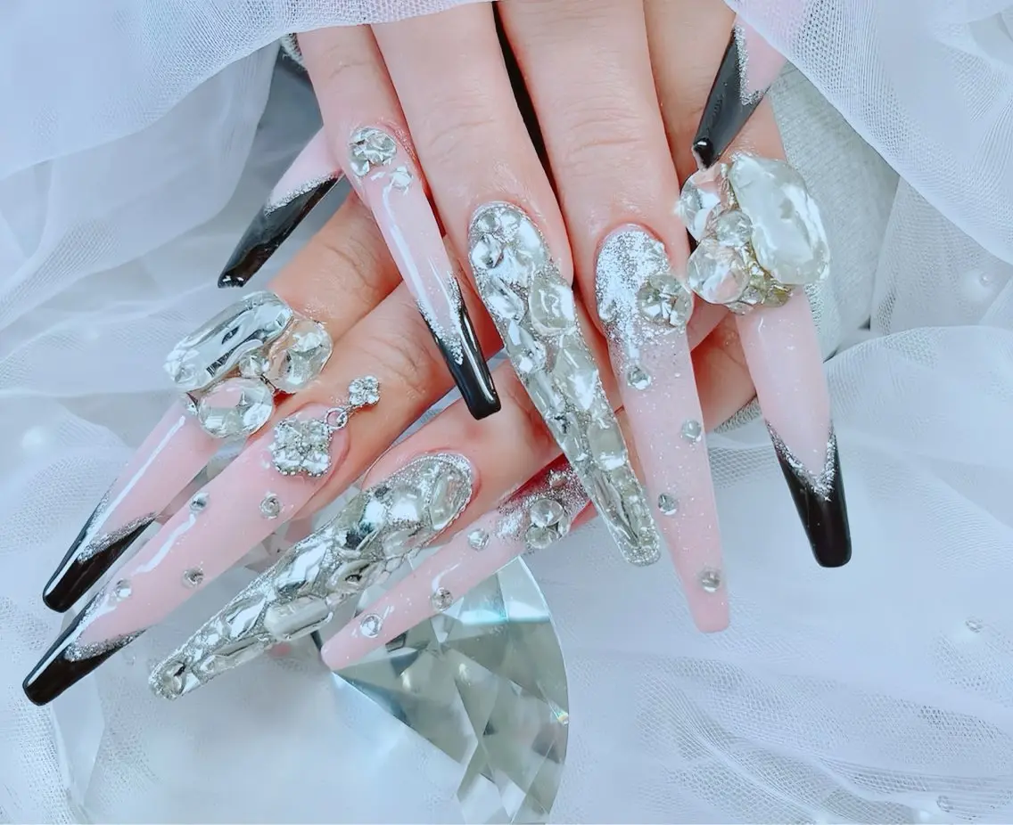 ネイル チークネイル フレンチネイル ガラスフレンチ グラデーション キラキラネイル ハンドネイル Rin Nail 新大久保店のネイルデザイン