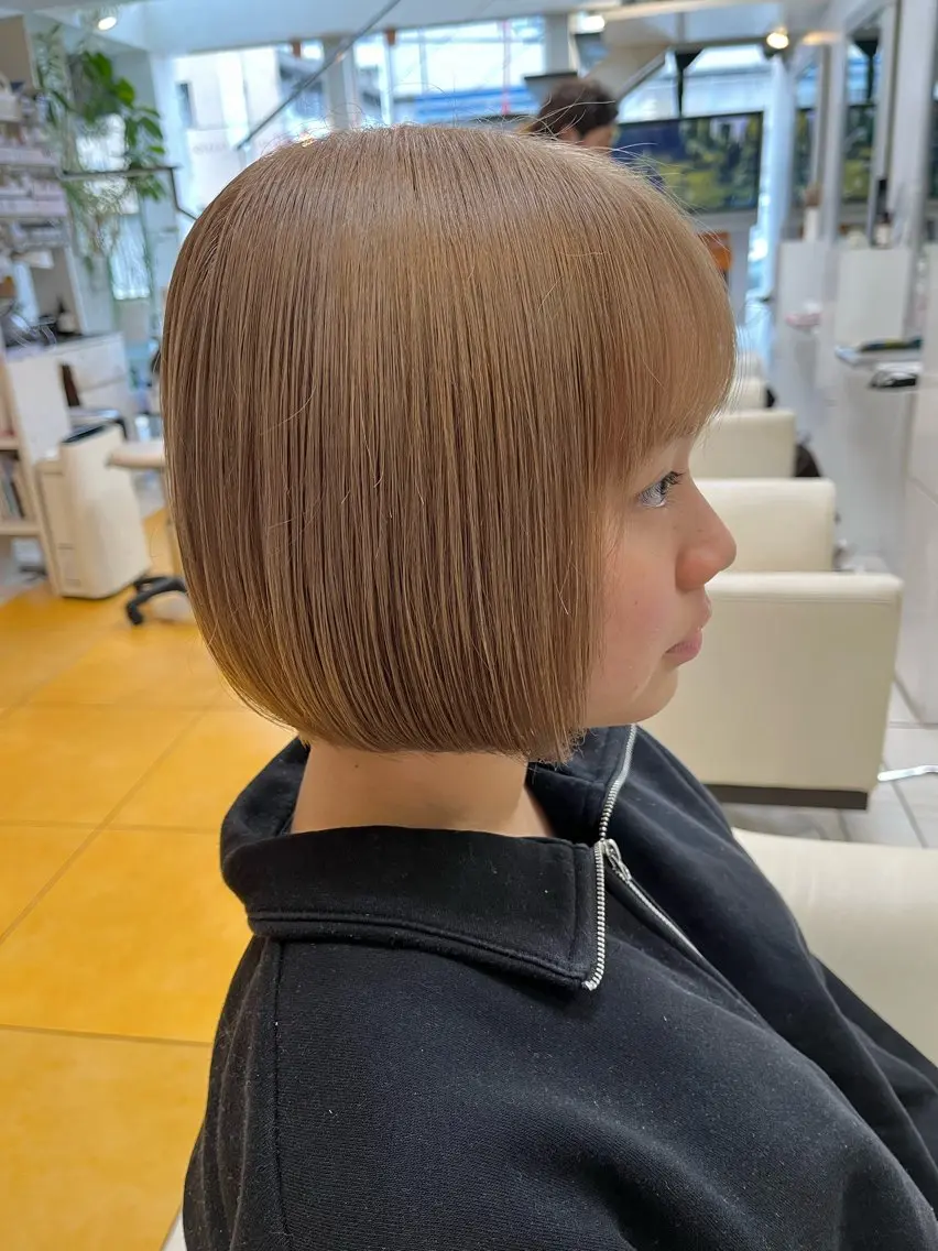 ショート カラー ハイトーンカラー ボブ 柳川 玲也のヘアスタイル