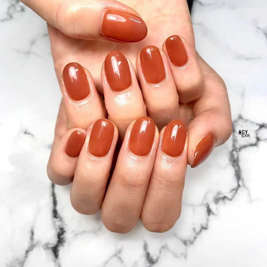 ネイル ブラウン ジェルネイル 持ち込み ワンカラーネイル オレンジ ハンドネイル NAIL NOWのネイルデザイン