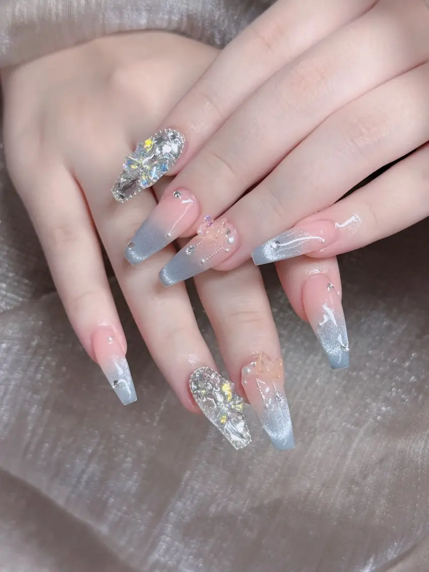 ネイル オーロラネイル フレンチネイル ジェルネイル ハロウィン キラキラネイル ハンドネイル H.baby Nail Salonのネイルデザイン