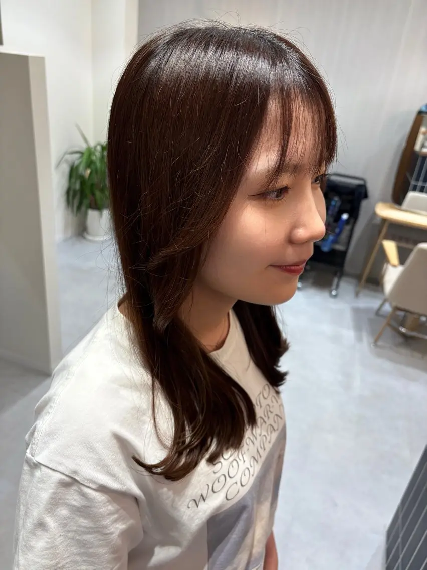 セミロング カット 高倉 凜乃のヘアスタイル