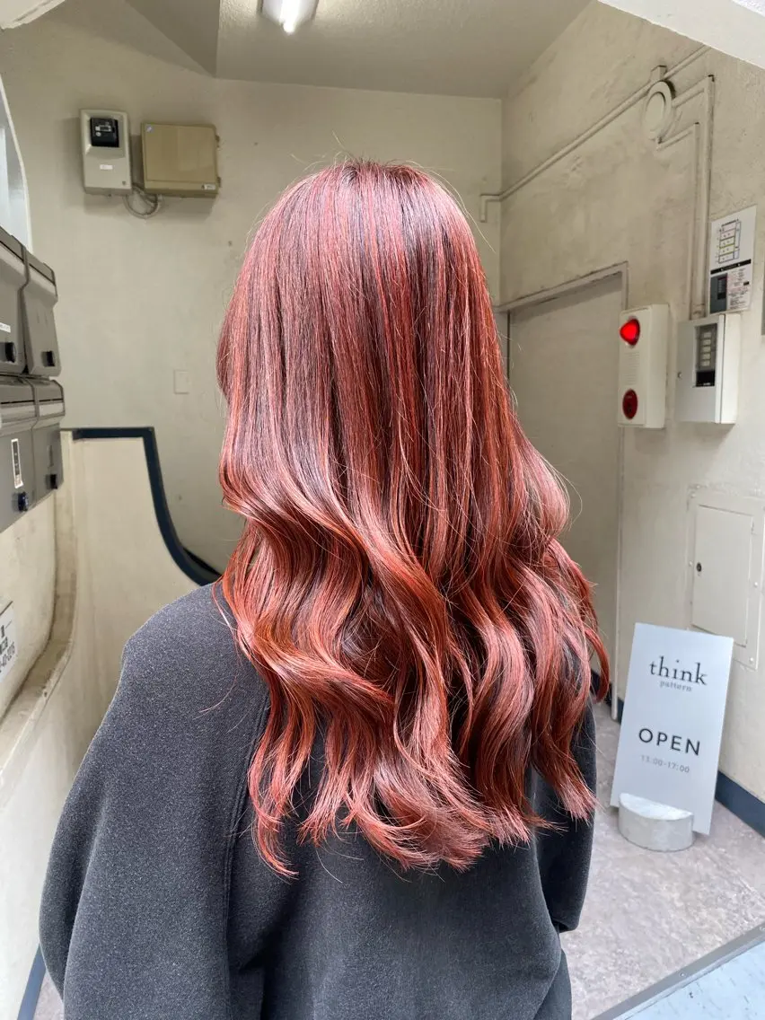 ロング カラー ブリーチ レッドカラー 小川 美奈のヘアスタイル