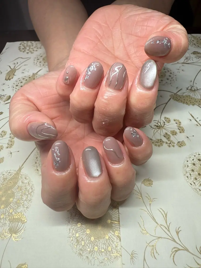 ネイル マグネットネイル ニュアンスネイル シルバー ハンドネイル miel nailのネイルデザイン