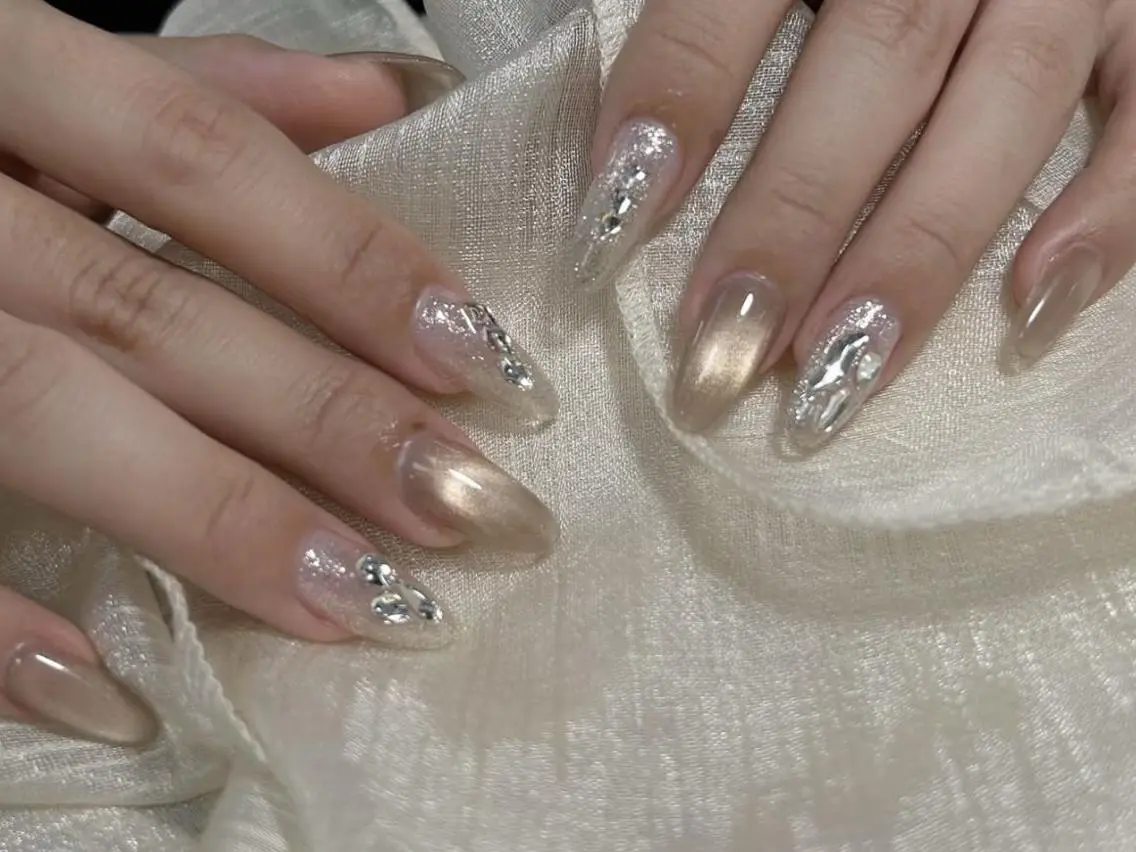 ネイル ジェルネイル ゴールド ゴージャス ミディアムネイル 持ち込み ハンドネイル ハンドケア 🎀Sense Nail渋谷店🎀のネイルデザイン