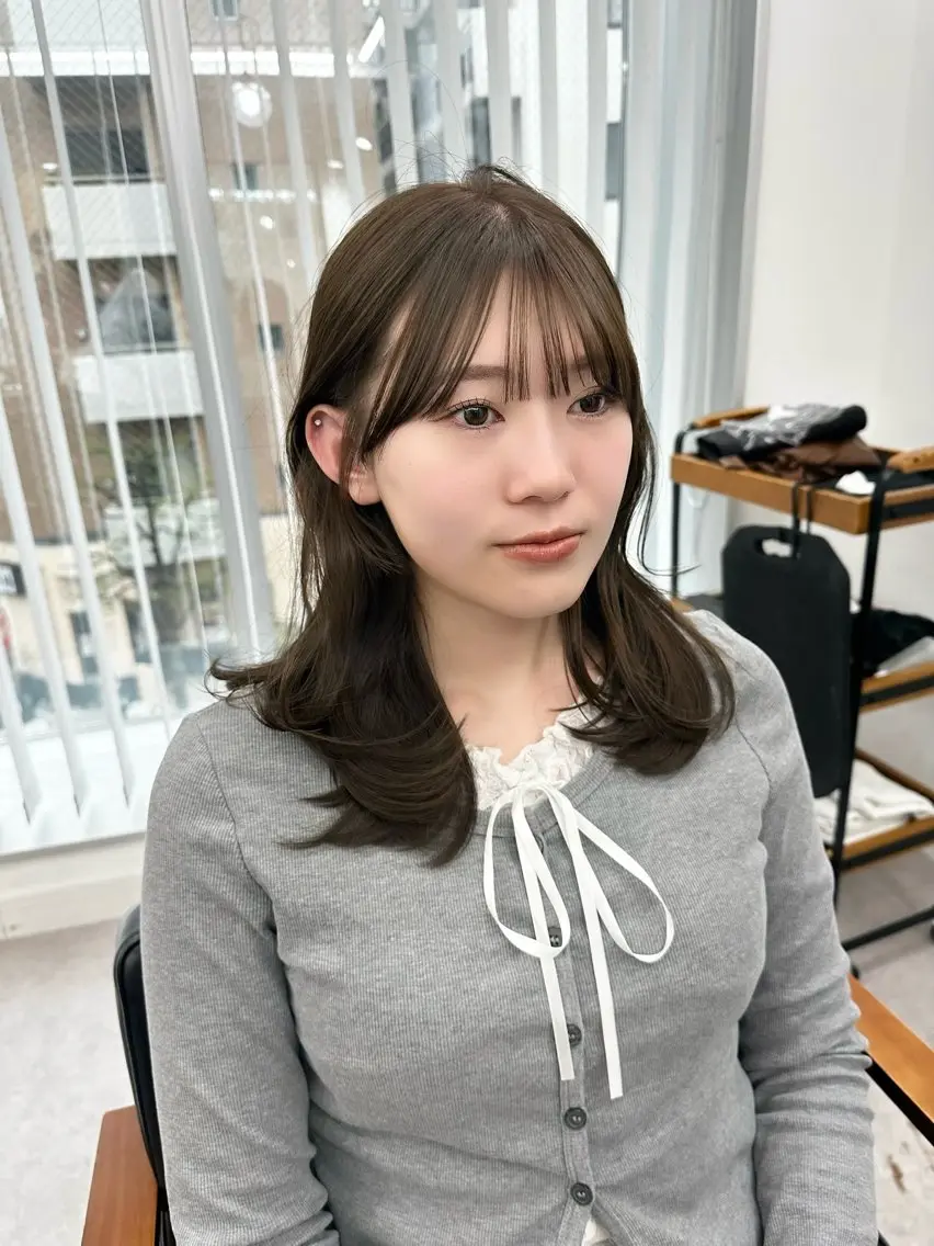 セミロング カラー パーマ ヘアアレンジ メンズ キッズ カット ヘアカラー レイヤーカット/ 巻ける縮毛矯正のヘアスタイル