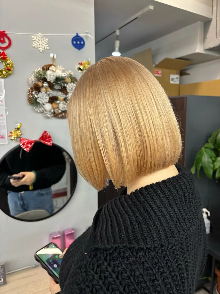 ショート ボブ ブリーチ&似合せボブ 田中寛十のヘアスタイル