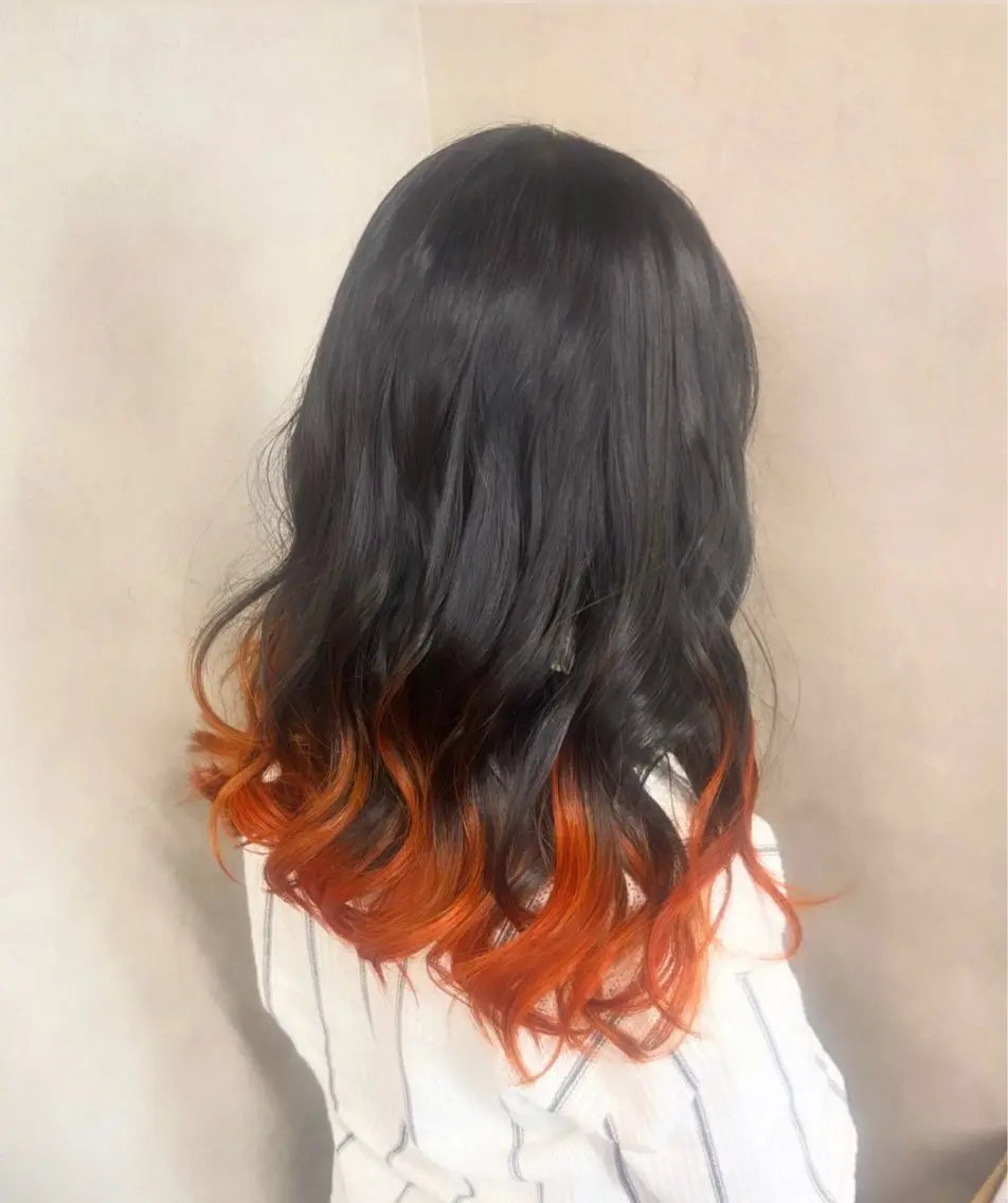 カラー 黒髪 グラデーションカラー オレンジ 塩島 彩織 🎀✩⡱のヘアスタイル