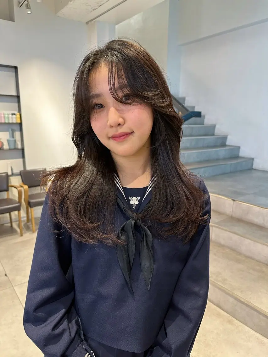 セミロング ヘアカラー レイヤーカット カノン🩷のヘアスタイル