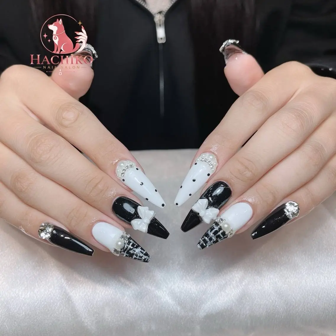 ネイル チークネイル クリアネイル ガーリー キラキラネイル 韓国ネイル ハンドネイル Hachiko Nail Salonのネイルデザイン