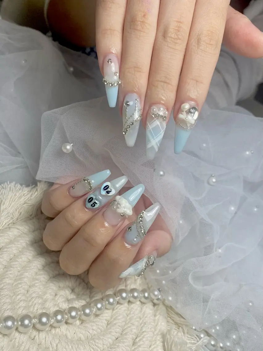 ネイル フラッシュネイル フレンチネイル グラデーション キラキラネイル 韓国ネイル ハンドネイル Hy nailsのネイルデザイン