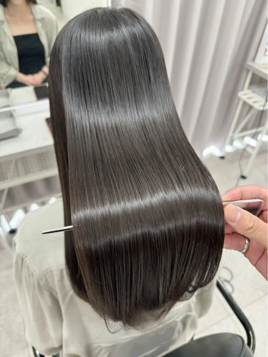 ロング カラー NAO 🫧ツヤ感ワンカラーのヘアスタイル