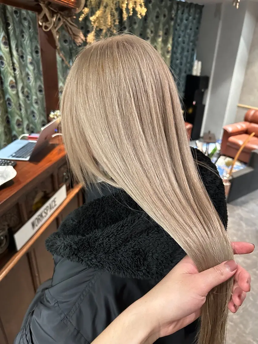 ロング カラー アディクシーカラー ベージュカラー ブリーチ ケアブリーチ 透明感カラー レイヤーブリーチ特化 ホワイト専門/岸のヘアスタイル