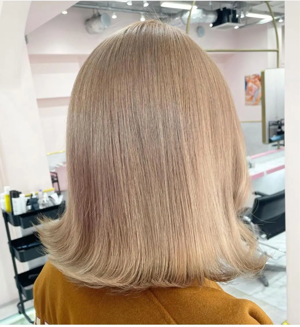 カラー ブリーチ 艶髪 🦋CON🦋のヘアスタイル