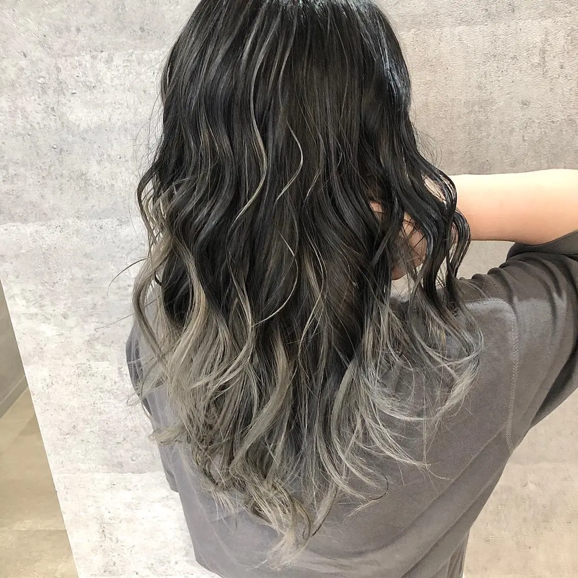 ロング カラー ハイライトカラー ハイライト ✨MiL✨ ✨心斎橋✨のヘアスタイル