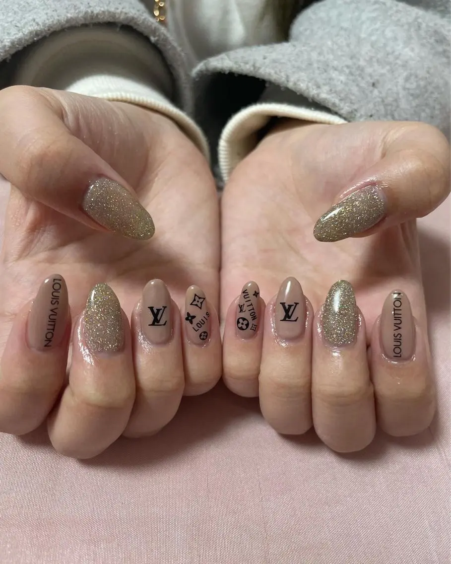 ブランド風ネイル💼✨ 【ハンドフット同額】の写真