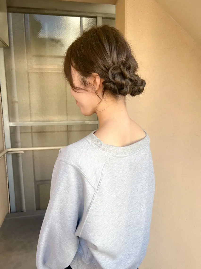 ロング カラー ヘアアレンジ お団子ヘア カラーパティシエ facce🌼ikoのヘアスタイル